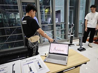 雙目視覺(jué)+AI大模型 從云鯨逍遙001看國(guó)產(chǎn)清潔家電的研發(fā)新范式與未來(lái)趨勢(shì)